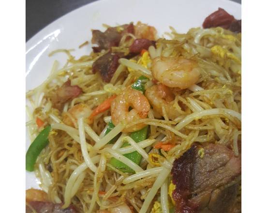 Order Singapore Rice Noodles food online from Dragon River Restaurant store, San Francisco on bringmethat.com