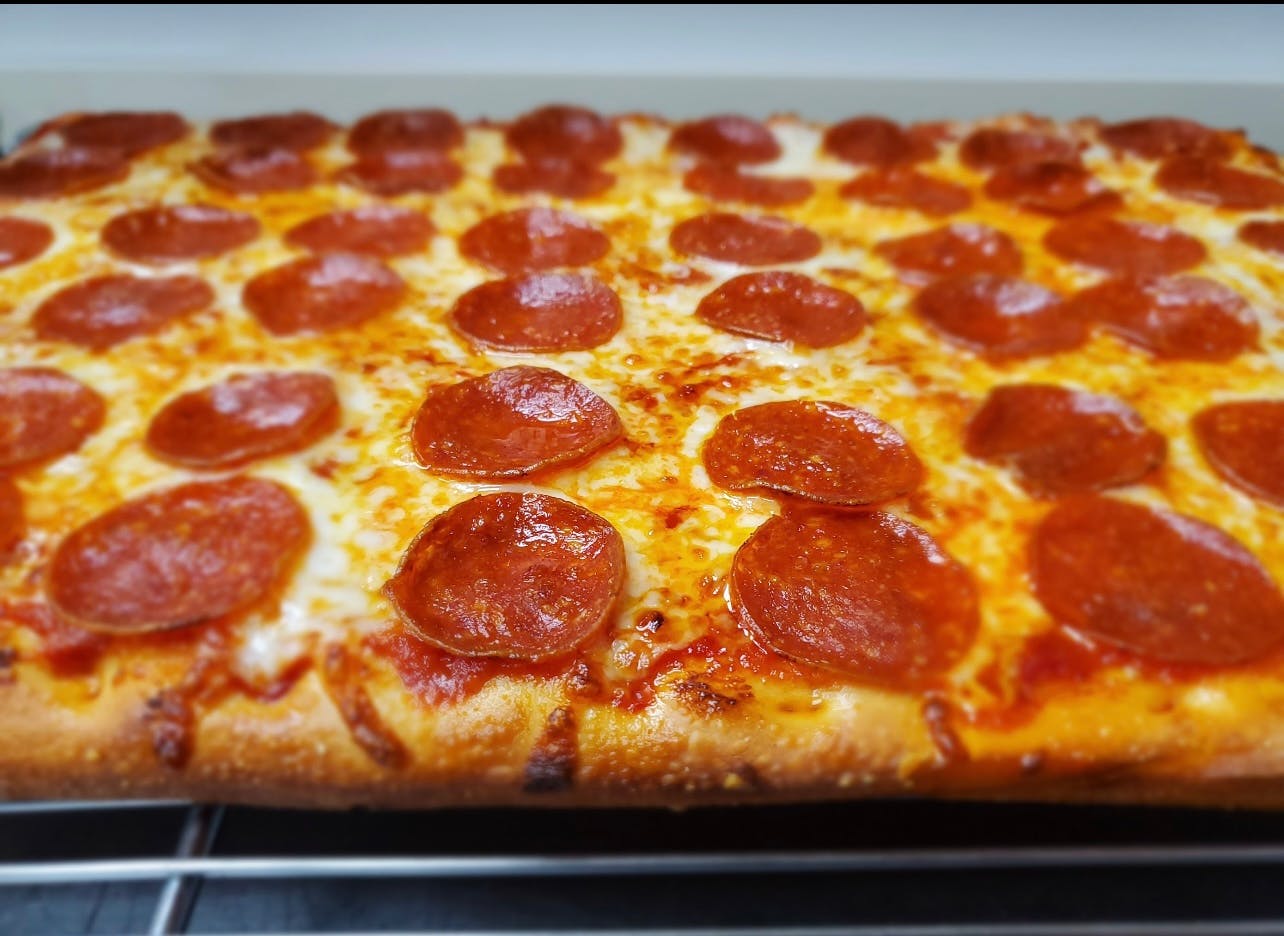 Order Traditional Square Pizza - 12" (9 Slices) food online from Pizza Joe's store, Boardman on bringmethat.com
