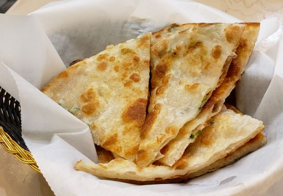 Order Fried Scallion Pancake - 葱油饼 food online from Lanzhou Hand Pull Noodle store, Gaithersburg on bringmethat.com