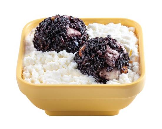 Order V12 - Thai Black Rice in Vanilla Frost 白雪黑糯米 food online from Sweethoney Dessert store, Alhambra on bringmethat.com