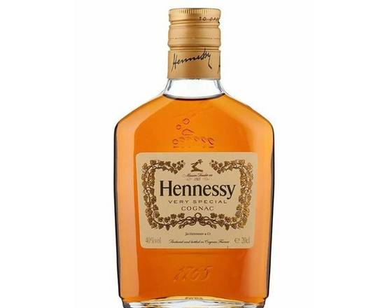 Order Hennessy VS, 200mL cognac (40.0% ABV) food online from NEWBRIDGE WINES & SPIRITS CORP store, Levittown on bringmethat.com
