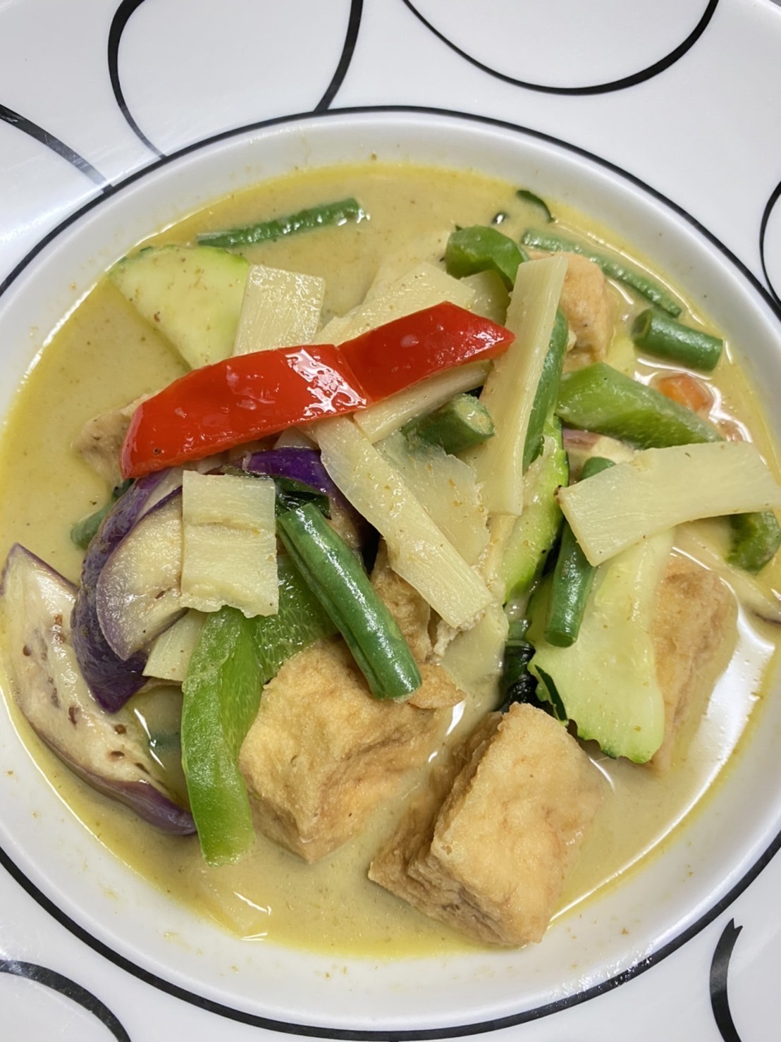 Order GREEN CURRY (L) food online from Mee Thai Cuisine store, Brooklyn on bringmethat.com