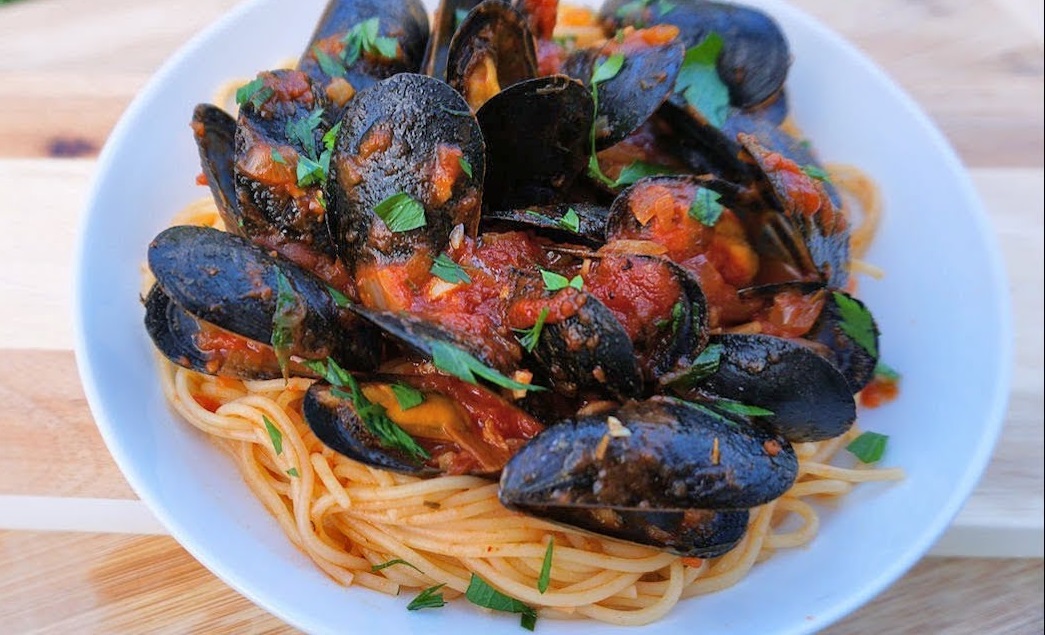 Order Mussels Linguini  food online from Pines of Rome store, Bethesda on bringmethat.com