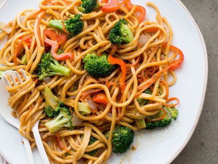 Order 32. Vegetable Lo Mein food online from Super China Buffet store, Kenosha on bringmethat.com