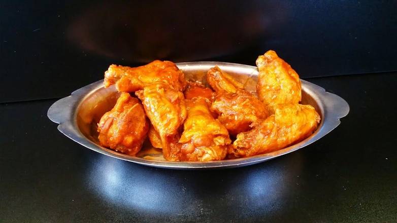 Order Chicken Wings food online from St. Louis Pizza and Wings store, St. Louis on bringmethat.com