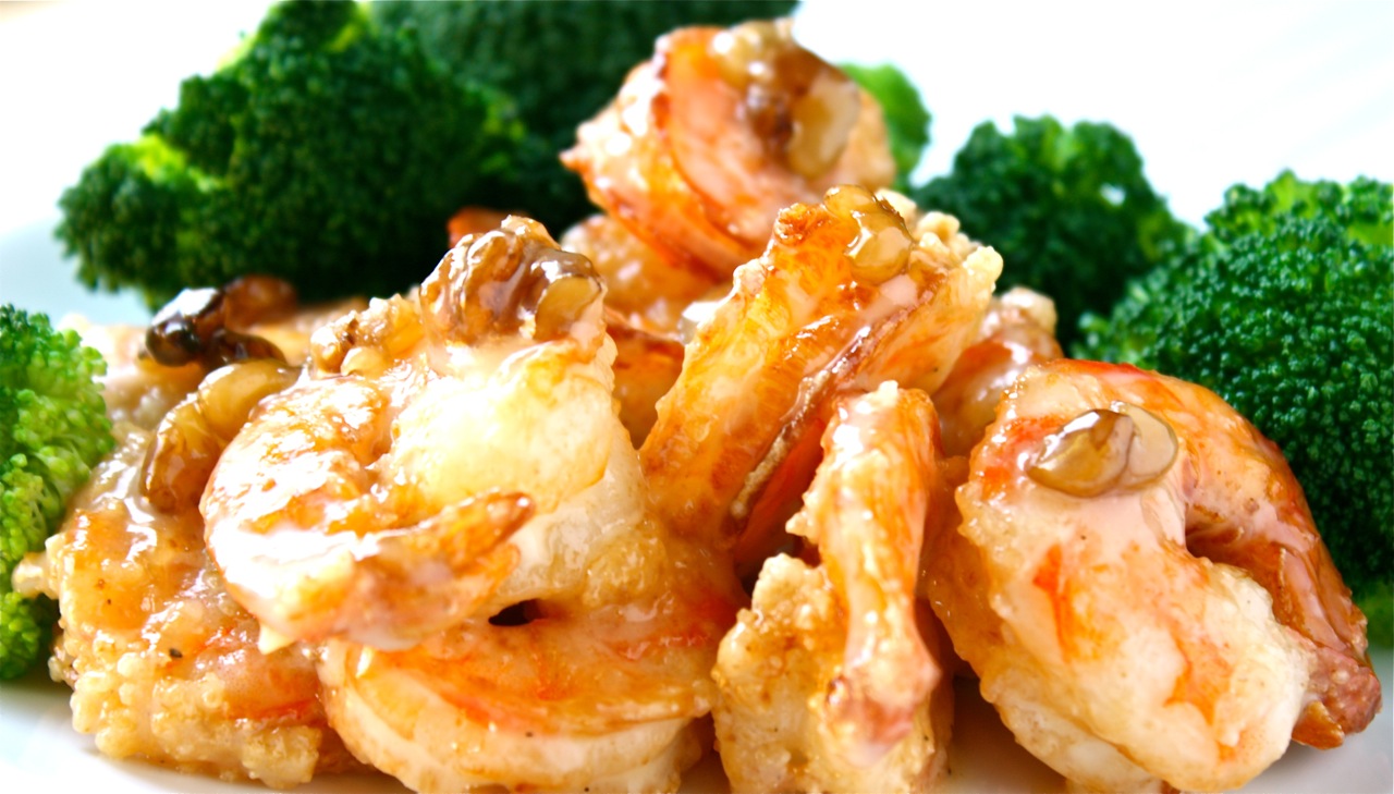 Order S18. Walnut Shrimp food online from Lian's Kitchen store, Garfield on bringmethat.com