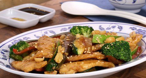 Order 110. Chicken with Peanuts food online from Chinese Pavilion store, Sherwood on bringmethat.com