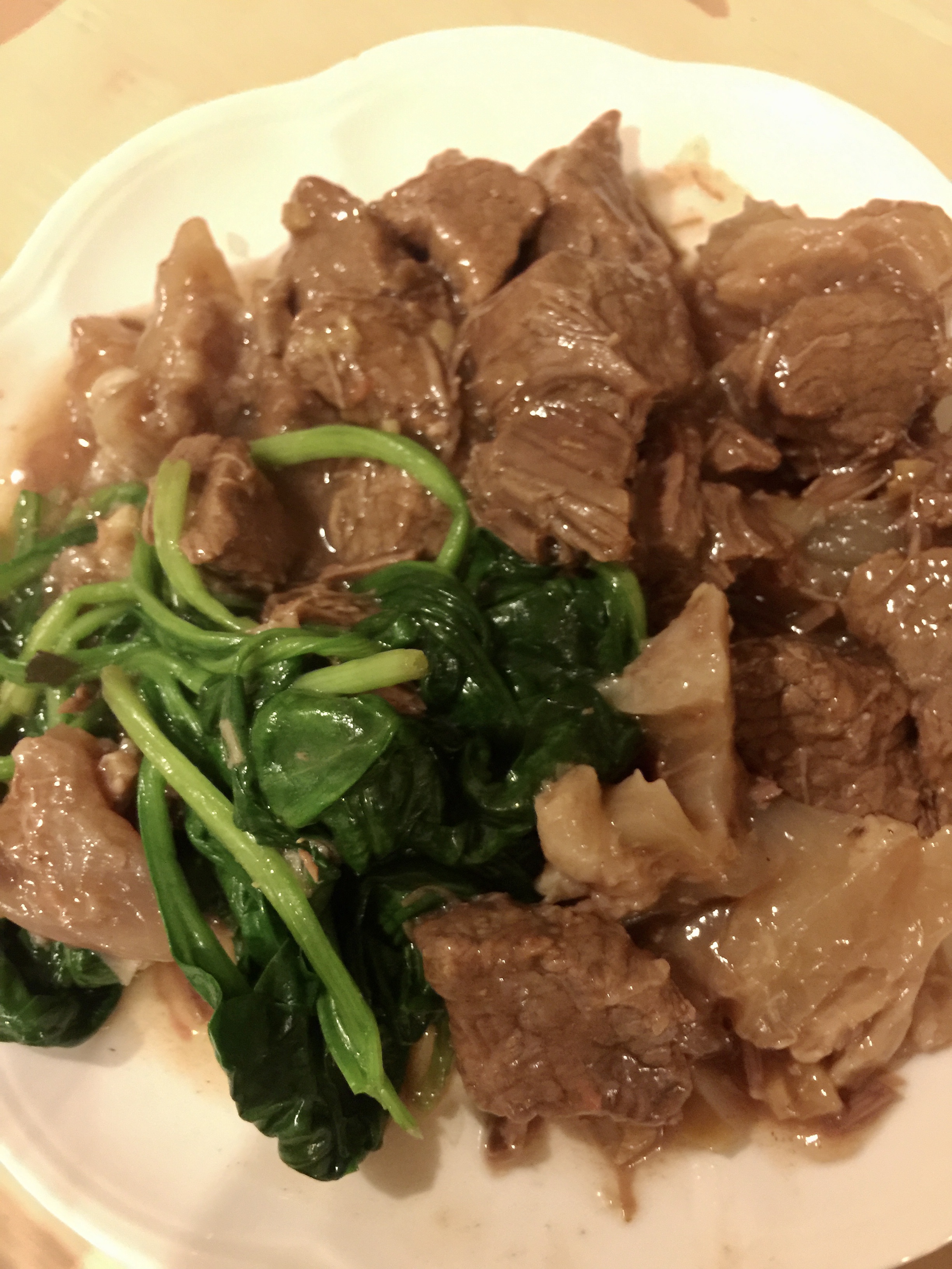 Order Brisket of Beef in Clay Pot 牛南煲 food online from New Emmy's Restaurant store, San Francisco on bringmethat.com