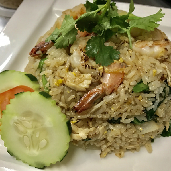 Order R1. Traditional Fried Rice food online from Williamsburg Thai store, Brooklyn on bringmethat.com