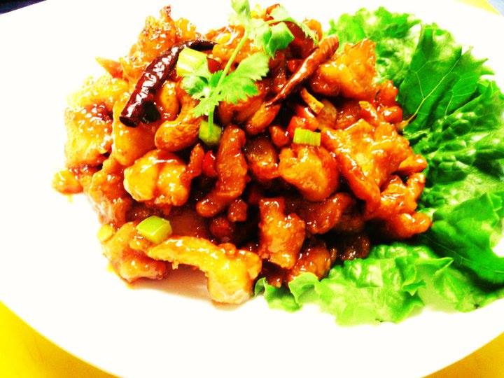 Order Cashew Chicken food online from Siriwan Thai Restaurant store, Silver Spring on bringmethat.com