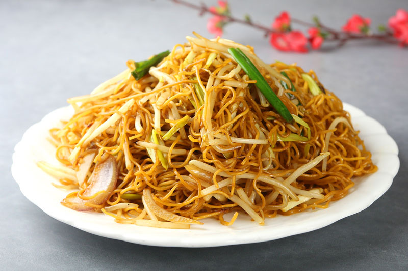 Order K15. Soy Sauce Chow Mein   豉油皇炒面 food online from Feng Ze Yuan store, San Francisco on bringmethat.com