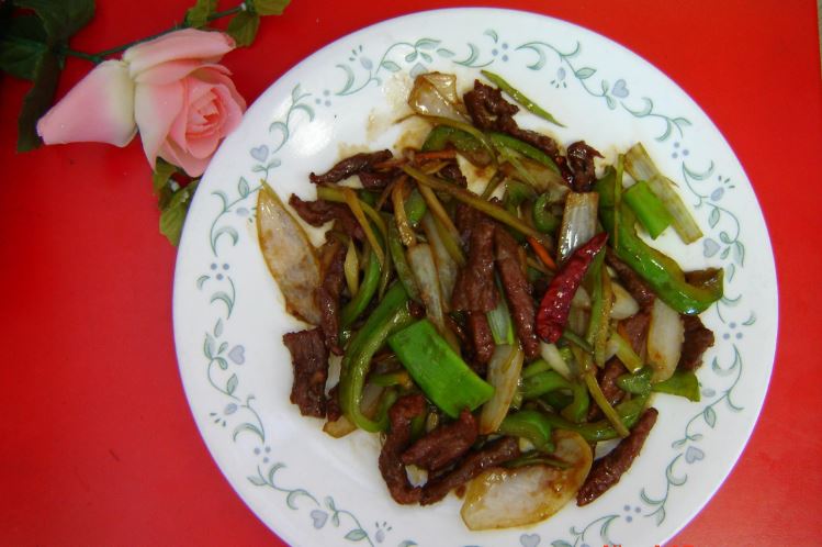 Order 61. Beef with Garlic Sauce food online from China Garden store, Waukegan on bringmethat.com