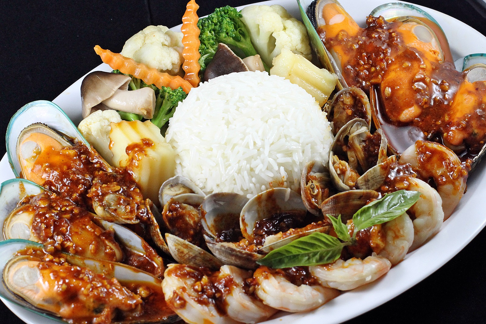 Order N-4 Seafood Combination food online from Nine Seafood Restaurant store, Cerritos on bringmethat.com