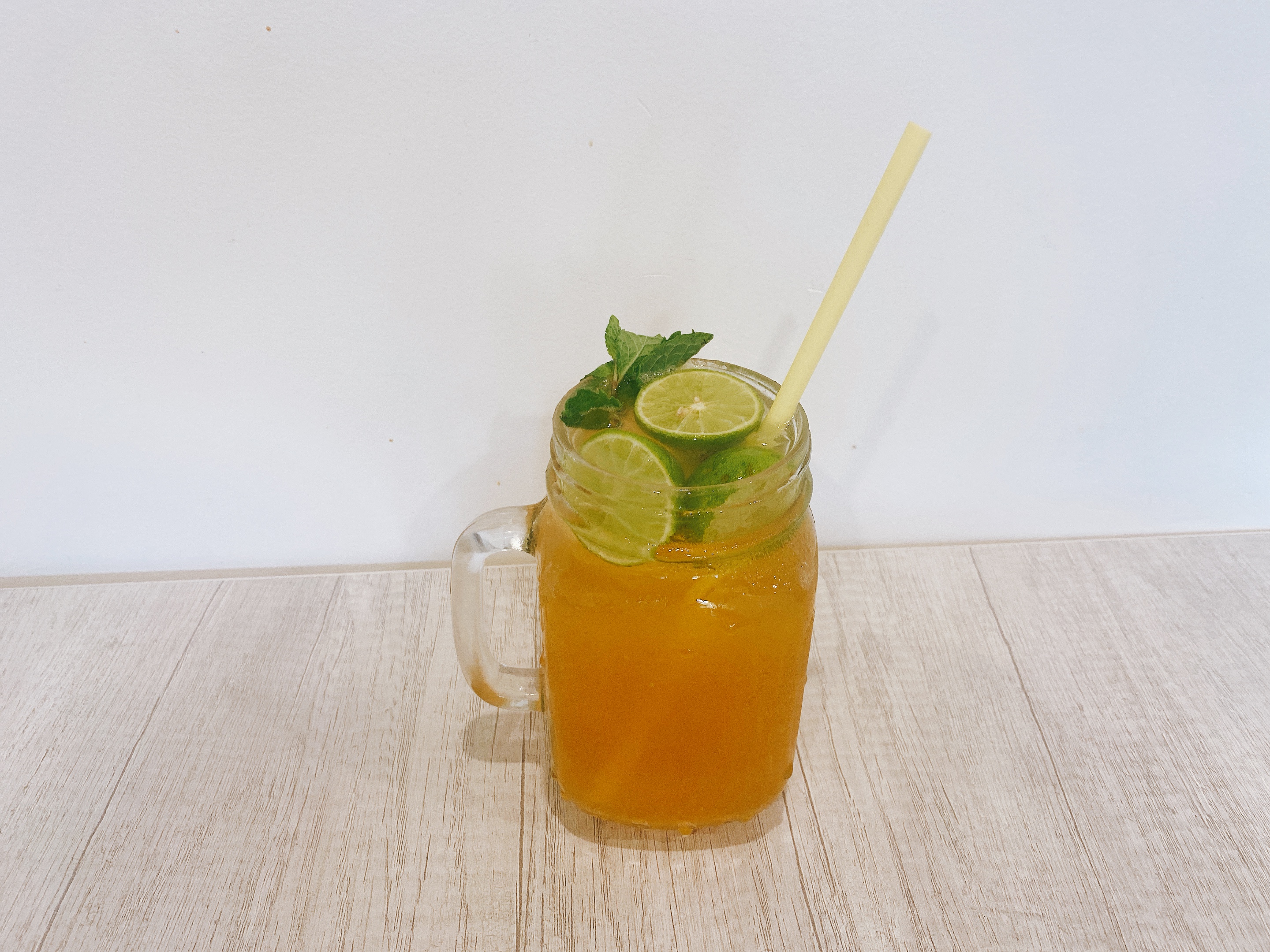 Order H13. Natural Honey Lemon Green Tea food online from Mooji Ramen store, Irvine on bringmethat.com