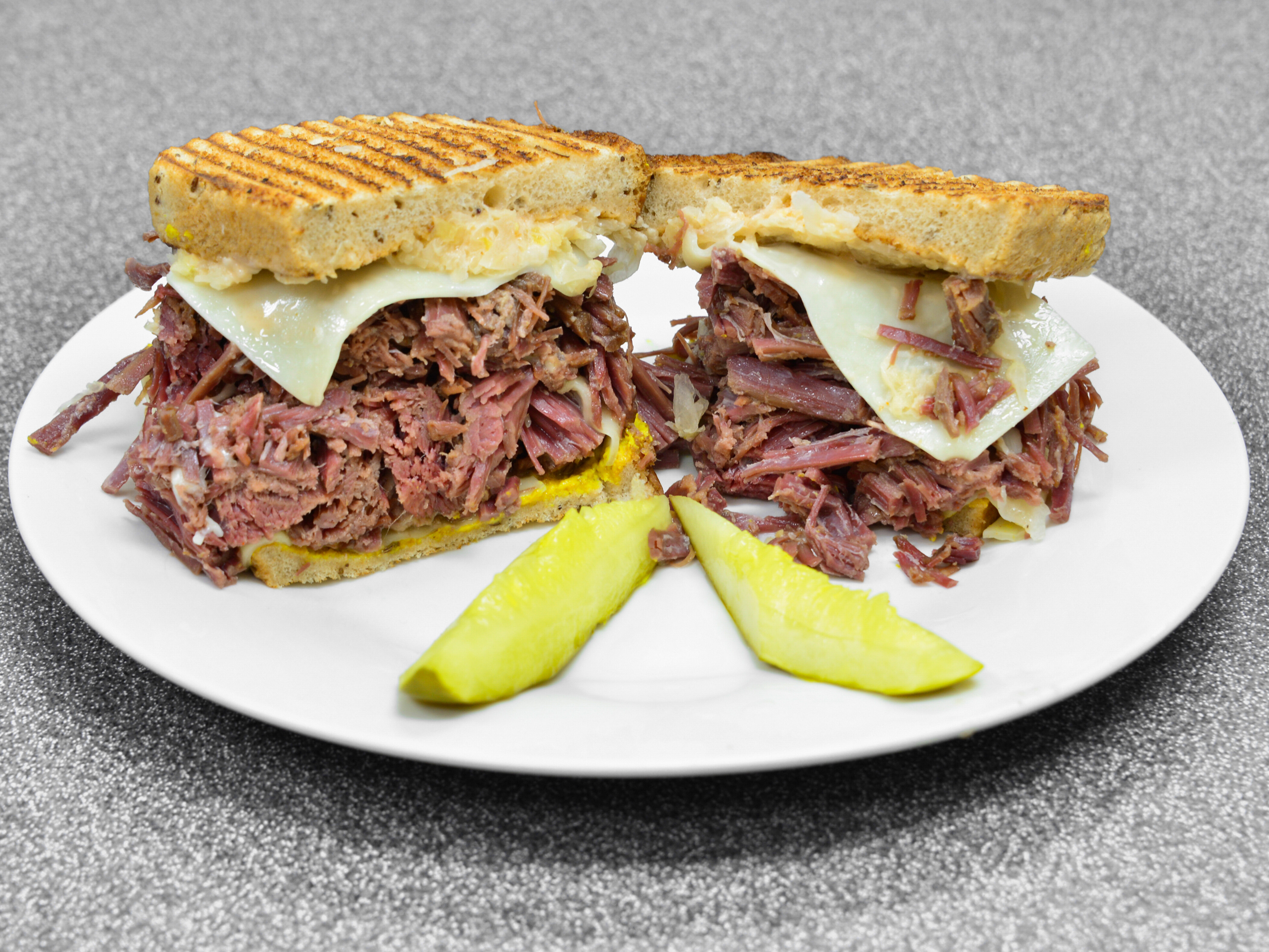 Order Chicago Corned Beef Reuben food online from Ali Sunoco Home Of The Delicious Gyro And Chicago Corned Beef Reuben store, Amherst on bringmethat.com