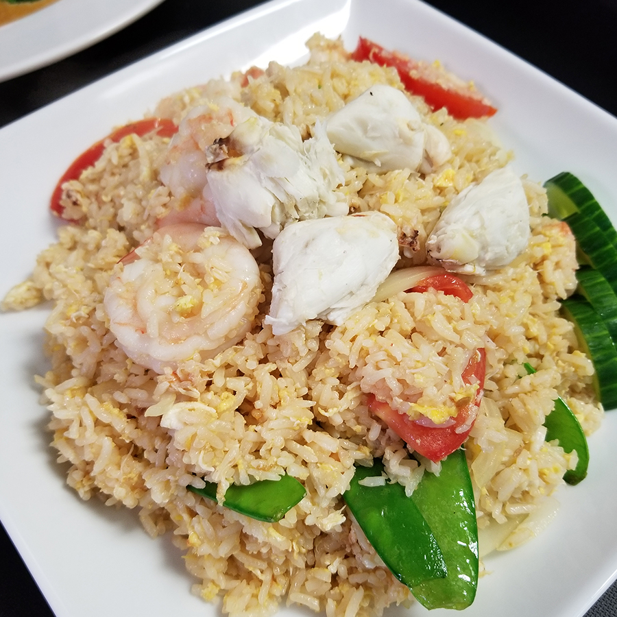 Order 63. Crab & Shrimp Fried Rice food online from Garnjana Thai Restaurant store, Fredericksburg on bringmethat.com