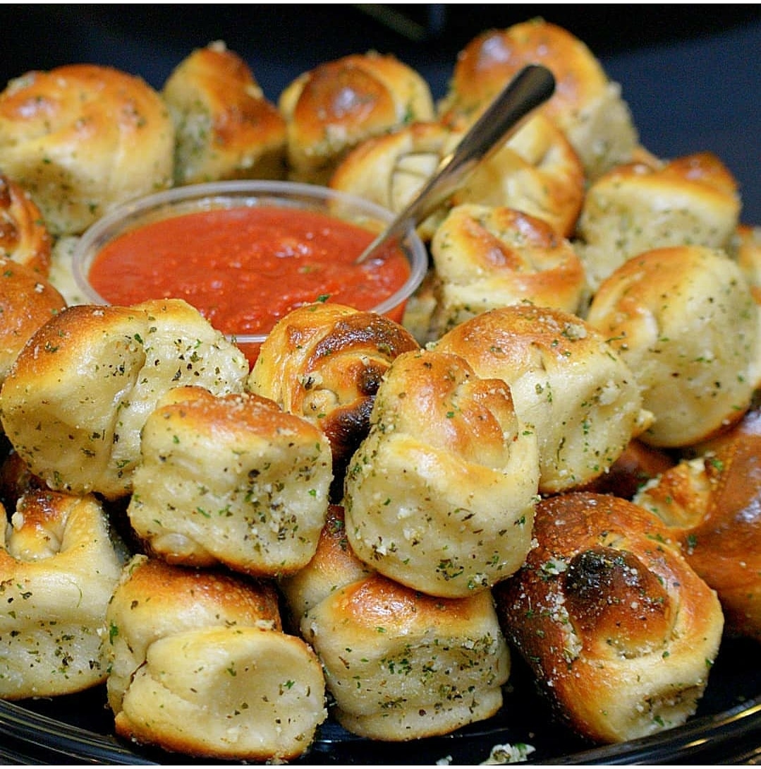 Order Garlic Knots food online from Labella Pizzeria & Restaurant store, Phoenix on bringmethat.com