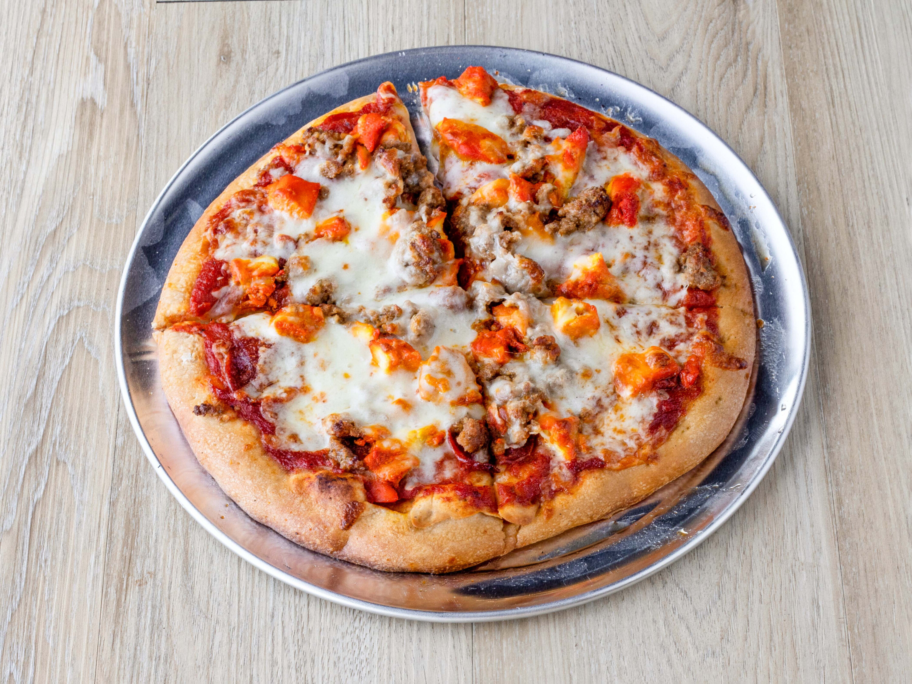 Order Italian Chicken Tikka Pizza food online from Fusion Food store, San Antonio on bringmethat.com