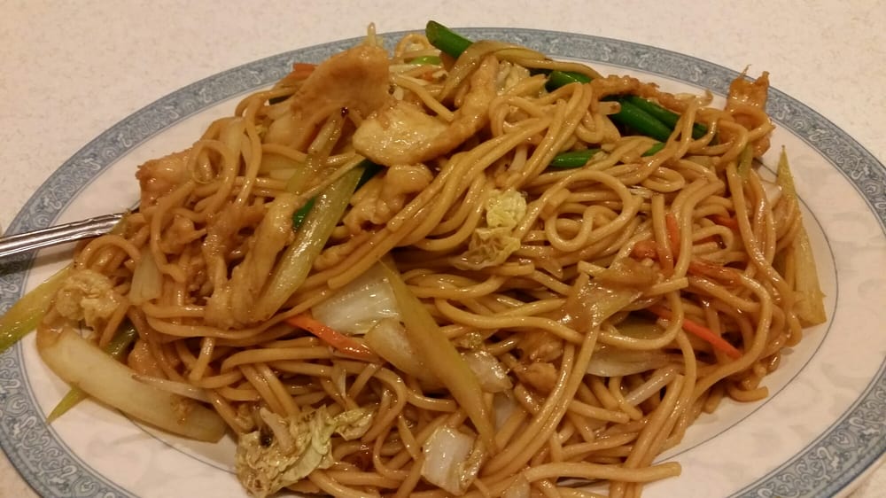 Order 56. Chicken Lo Mein food online from Golden Palace store, Clifton on bringmethat.com