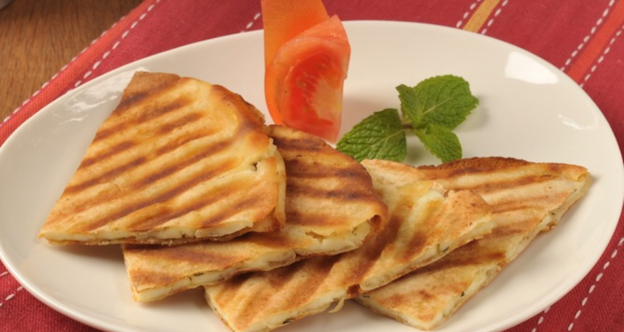 Order Arayes (Cheese) food online from Salam restaurant store, Chicago on bringmethat.com