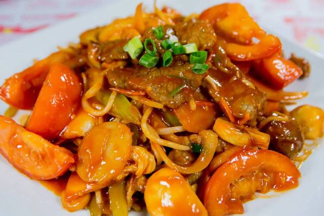 Order Beef Tomato Chow Mein food online from Dragon Palace store, Gresham on bringmethat.com