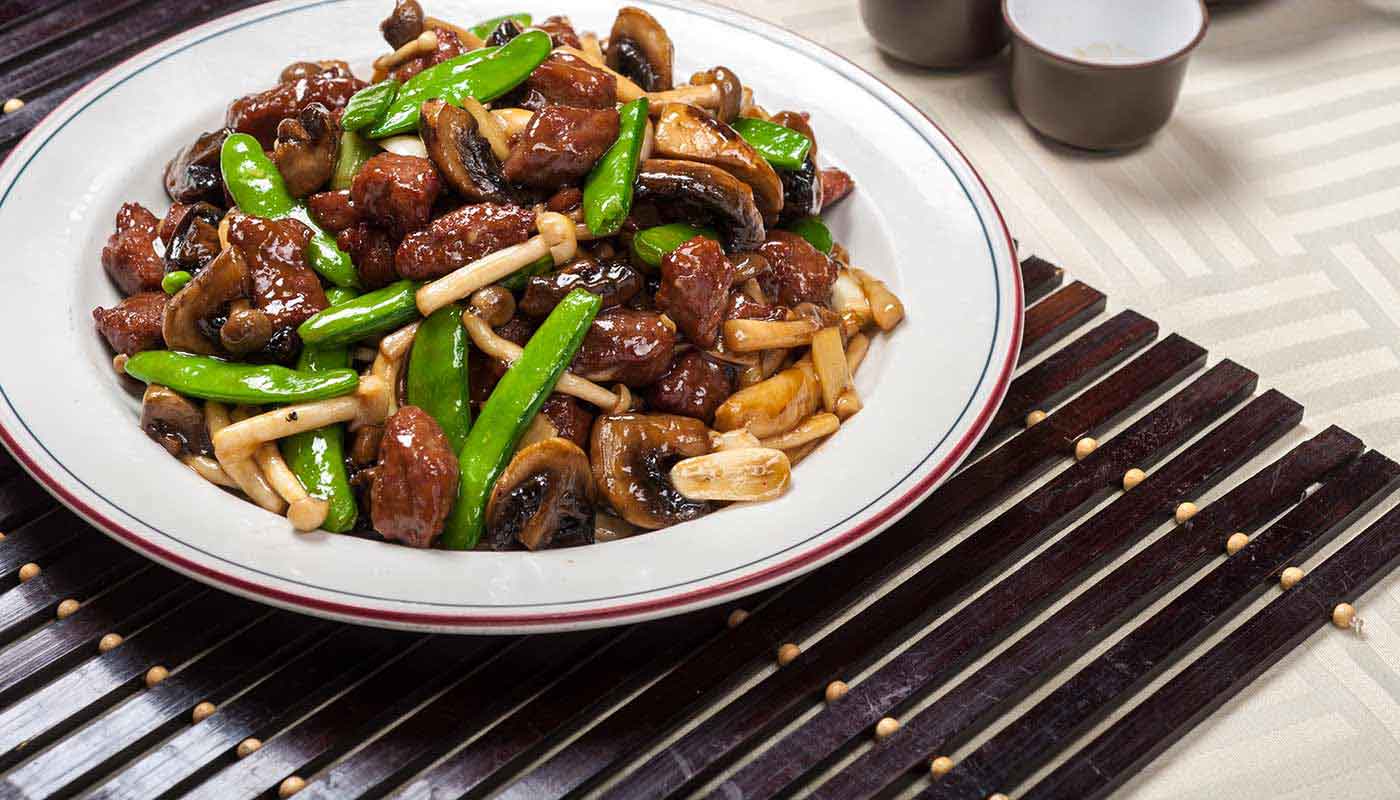 Order G31. Sauteed Filet Mignon with Assorted Mushrooms & Sweet Pea (什菌牛柳粒) food online from Happy Harbor Cuisine store, Alhambra on bringmethat.com