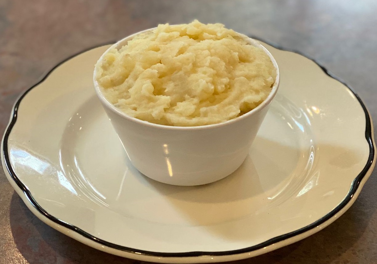 Order Mashed Potatos food online from Oliveiras Peabody store, Peabody on bringmethat.com