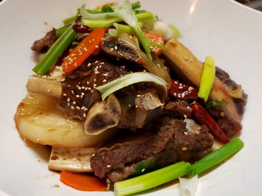 Order C-6C. Braised Beef Short Ribs (안매운 소갈비찜/炖牛排骨) food online from Restaurant Namsan store, Los Angeles on bringmethat.com