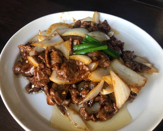Order MONGOLIAN BEEF（葱爆牛肉） food online from Dongpo Restaurant store, Arcadia on bringmethat.com