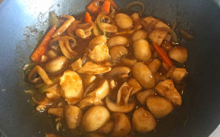 Order 80. Chicken with Mushroom food online from Chen's Yummy House store, Dumont on bringmethat.com
