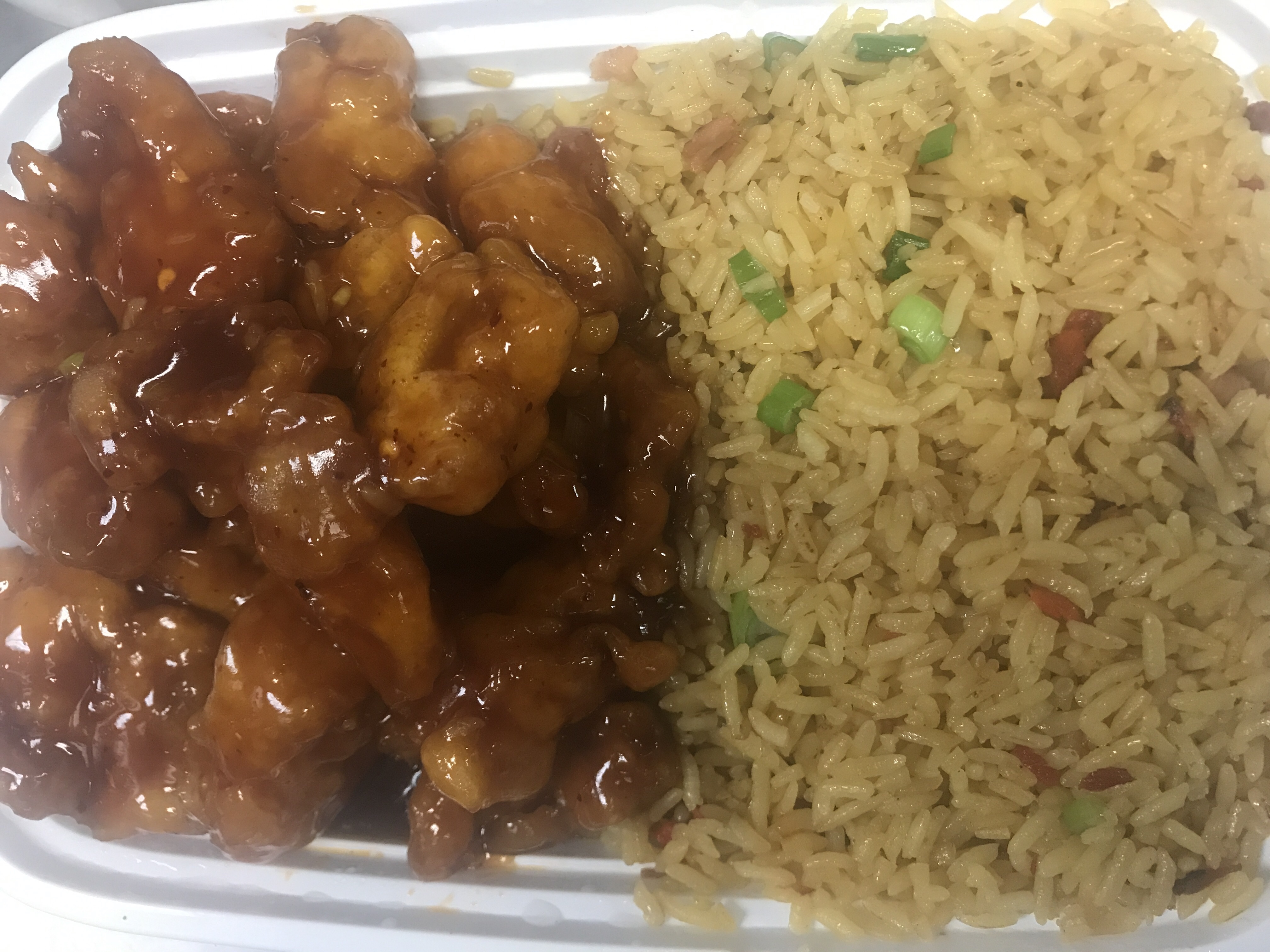 Order C14. General Tso' Chicken Combo Platter food online from Bally Dar Chinese Restaurant store, Mine Hill on bringmethat.com
