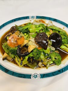 Order 28. Vegetables with Black Mushrooms food online from Lido Restaurant store, Oklahoma City on bringmethat.com