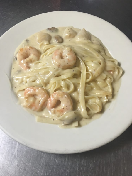 Order Fettuccine Alfredo food online from Fratelli's Pizza store, North Hills on bringmethat.com
