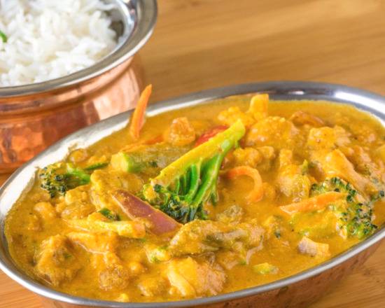 Order Vegetable Korma food online from Everest Kitchen store, Albany on bringmethat.com