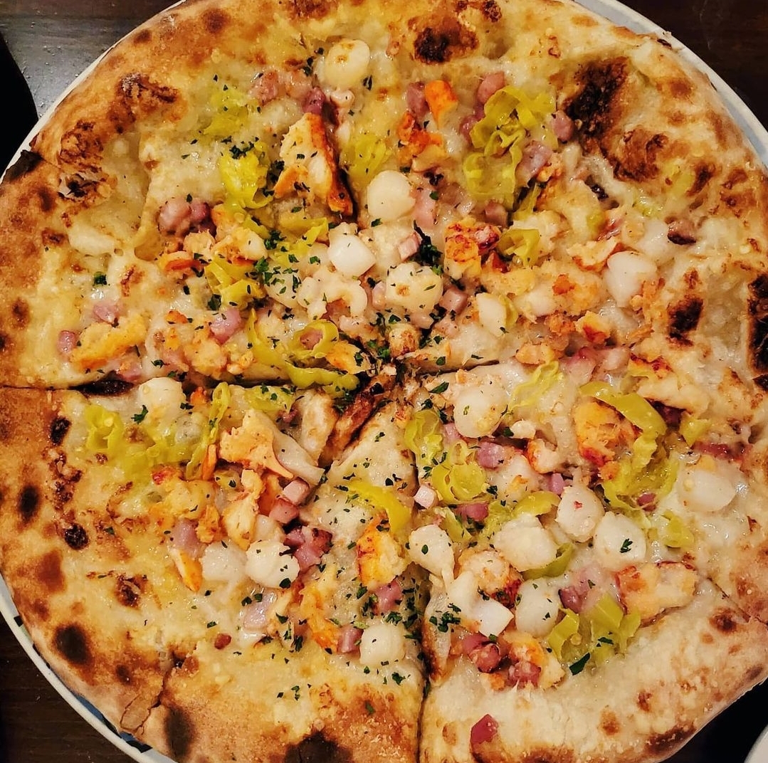 Order Pizza D'oro food online from Il Corallo Trattoria store, New York on bringmethat.com