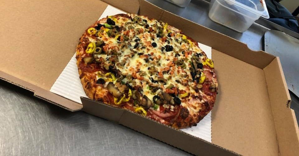 Order Deluxe Pizza - Mini 7" food online from Paradise Pizza & Subs store, Findlay on bringmethat.com