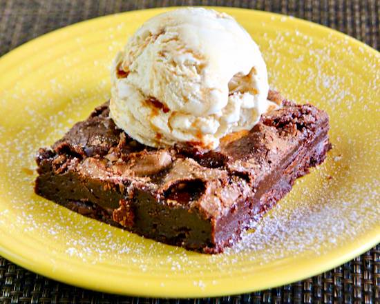 Order Sara's Brownie a la Mode food online from Barnaby Cafe store, Houston on bringmethat.com