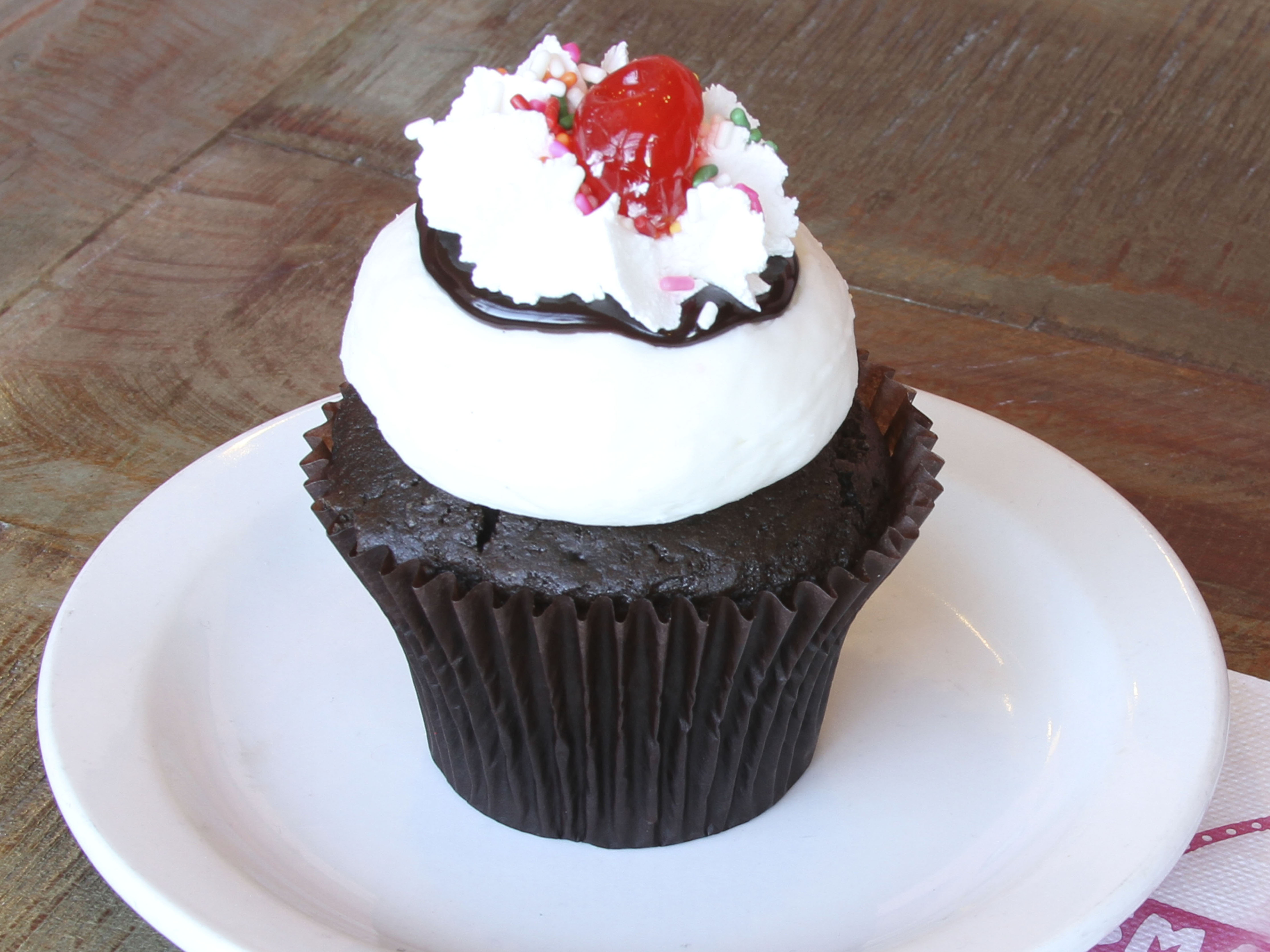 Order Hot Fudge Sundae food online from Smallcakes A Cupcakery store, Albuquerque on bringmethat.com