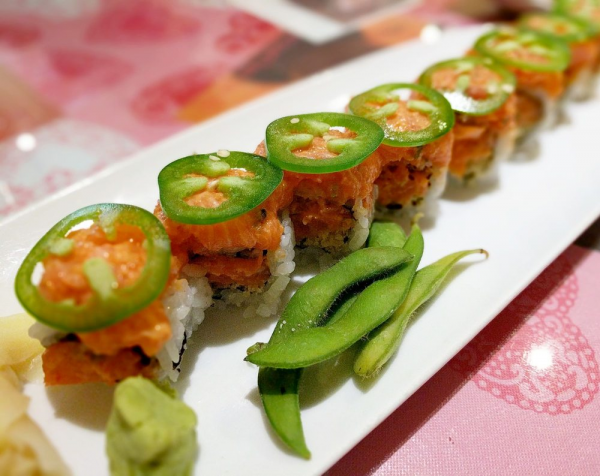 Order Deluxe Spicy Salmon Maki food online from Love Sushi store, Gaithersburg on bringmethat.com