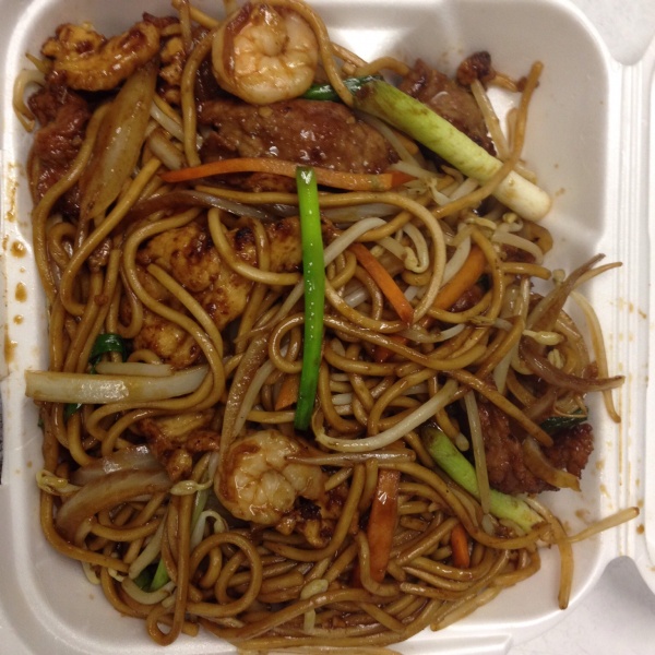 Order L4. Combination Lo Mein Lunch Special food online from Hunan Garden store, Houston on bringmethat.com