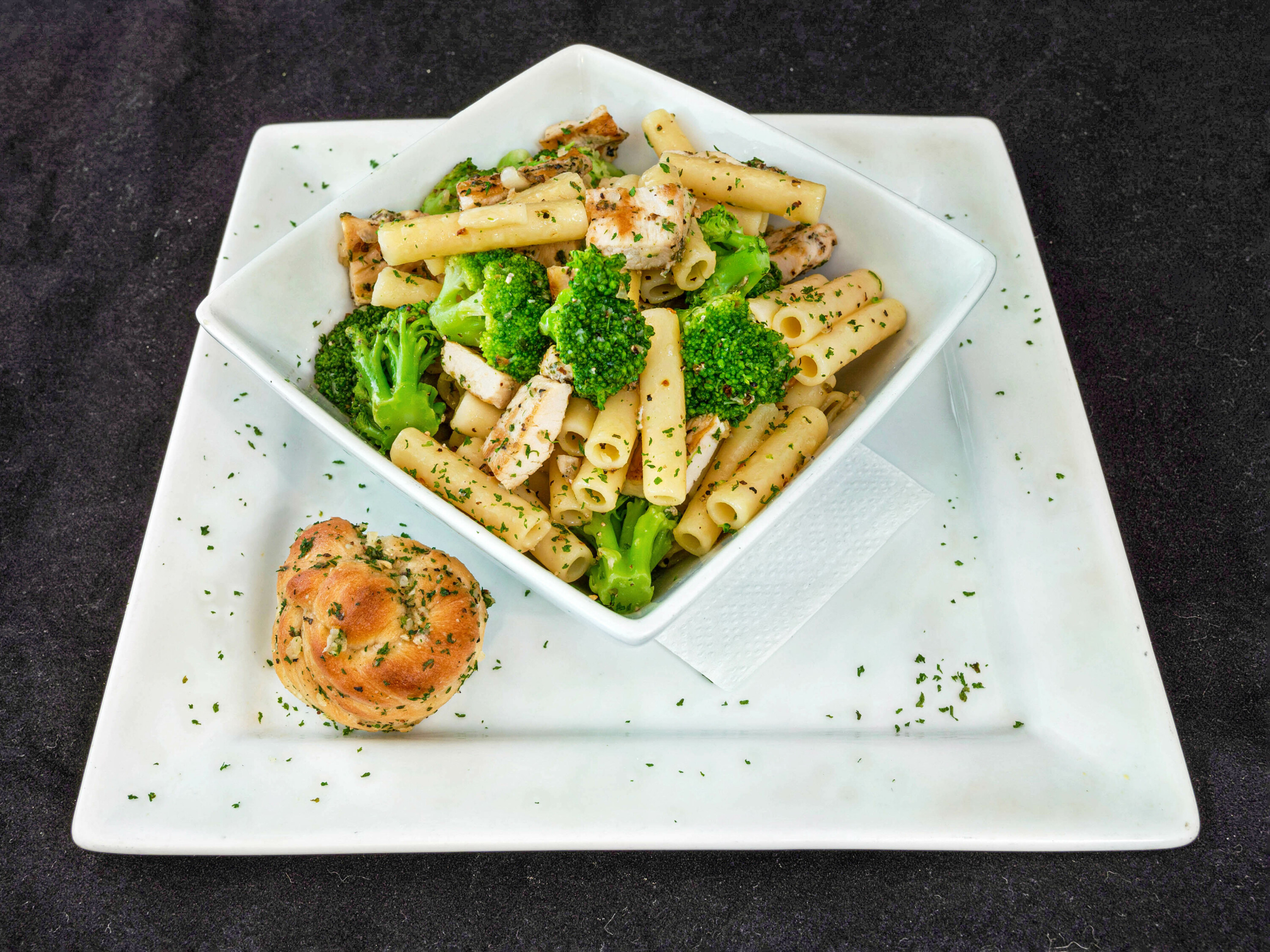 Order Broccoli, Garlic and Oil Ziti food online from Bravo NY Pizza store, New Milford on bringmethat.com