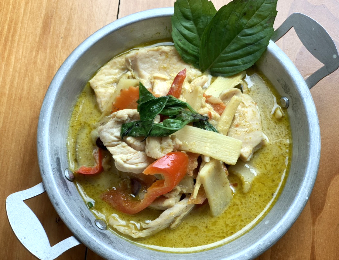 Order Green Curry food online from Tue thai store, New York on bringmethat.com