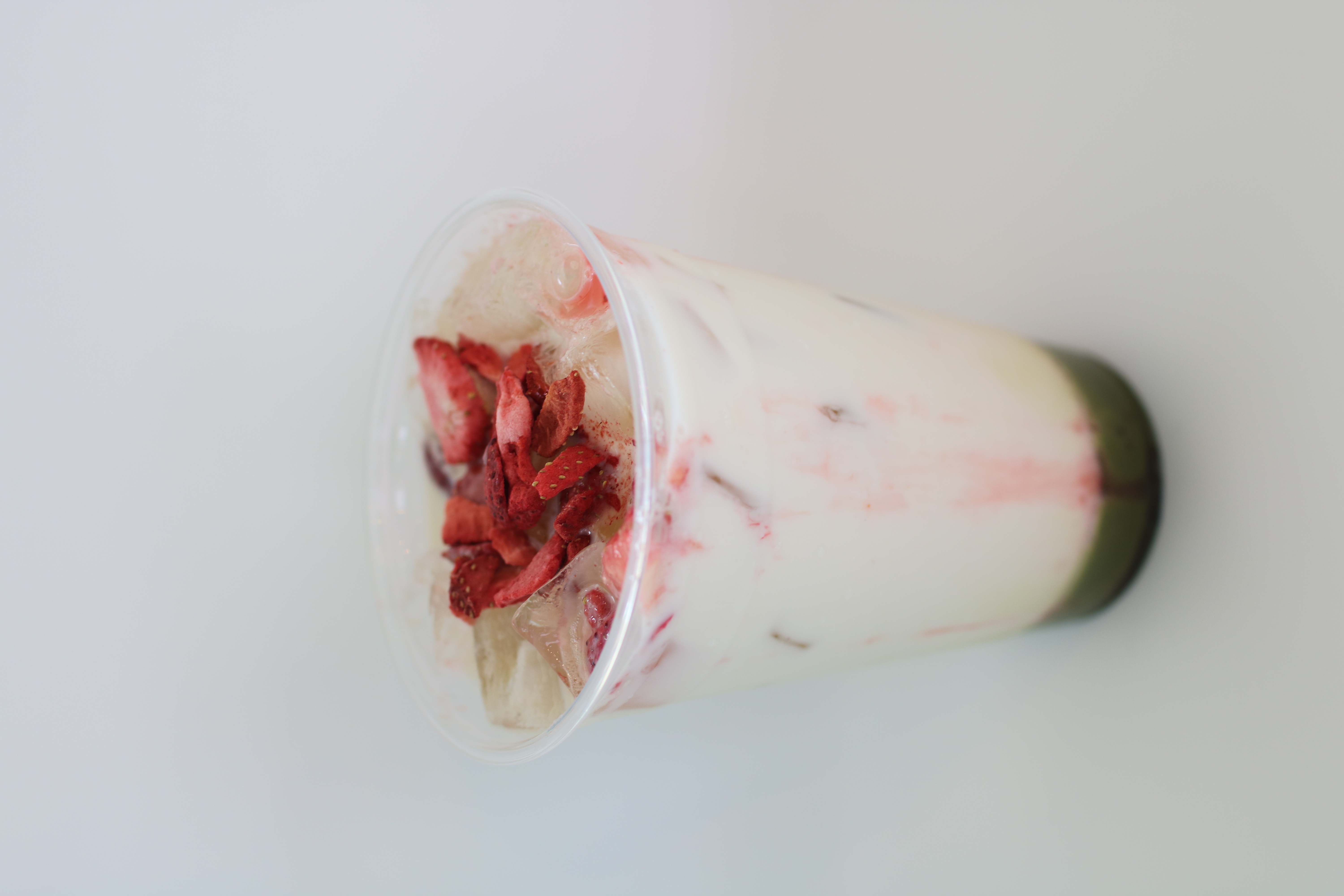 Order Cold Strawberry Matcha Latte food online from Unbelibubble Tea House store, Duluth on bringmethat.com