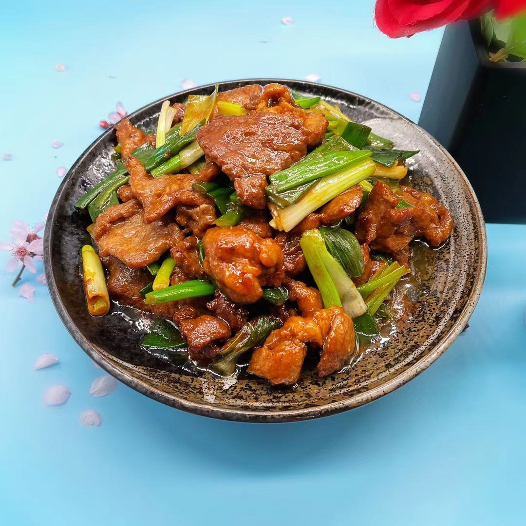 Order 葱爆羊肉 Beef & scallion w/ soy sauce food online from Fashion Wok store, Foster City on bringmethat.com