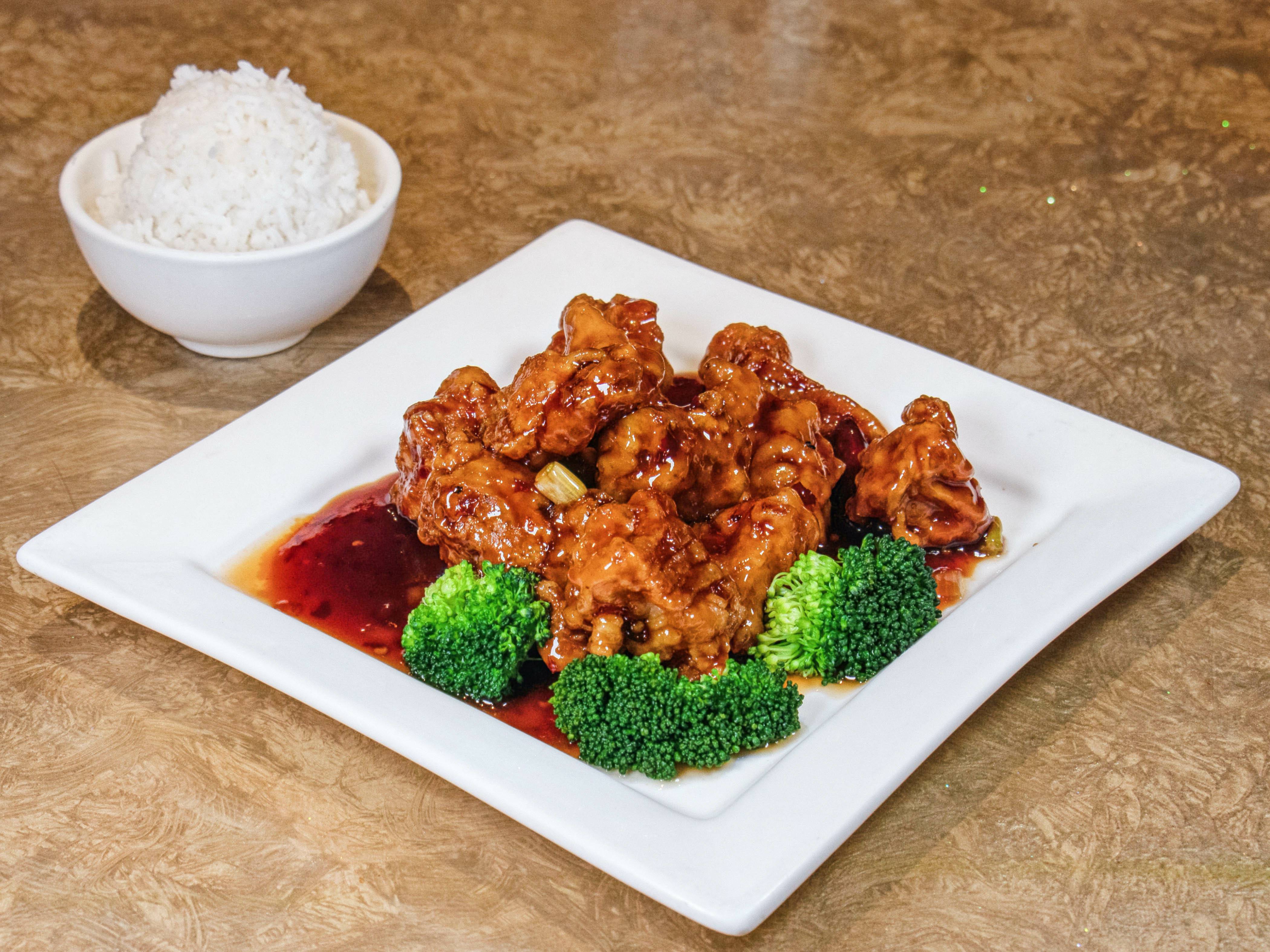 Order General Tso's Chicken food online from Rien Tong Thai Cuisine store, Arlington on bringmethat.com