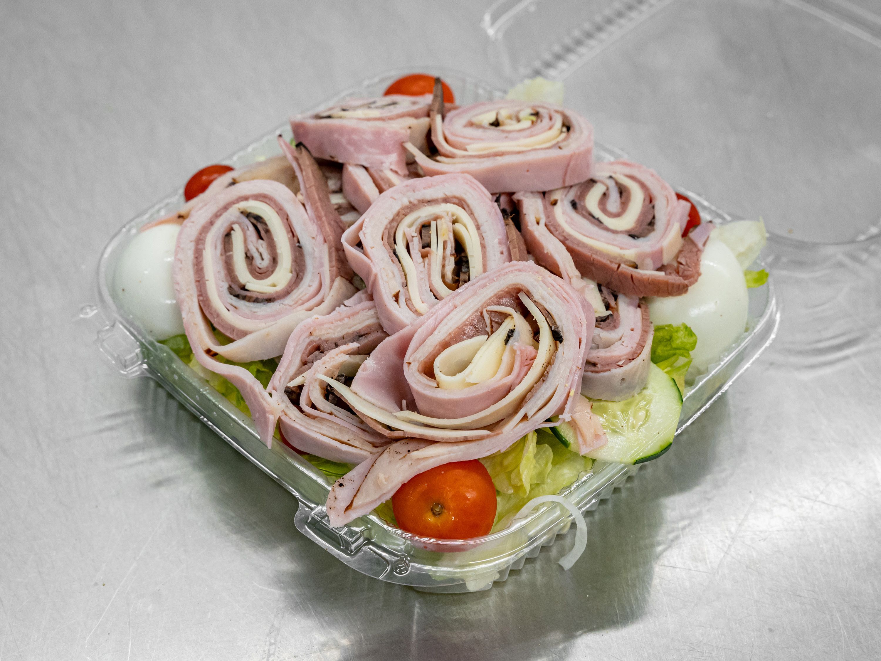 Order Chef Salad food online from Uncle Tomy's Pizza & Wings store, Philadelphia on bringmethat.com