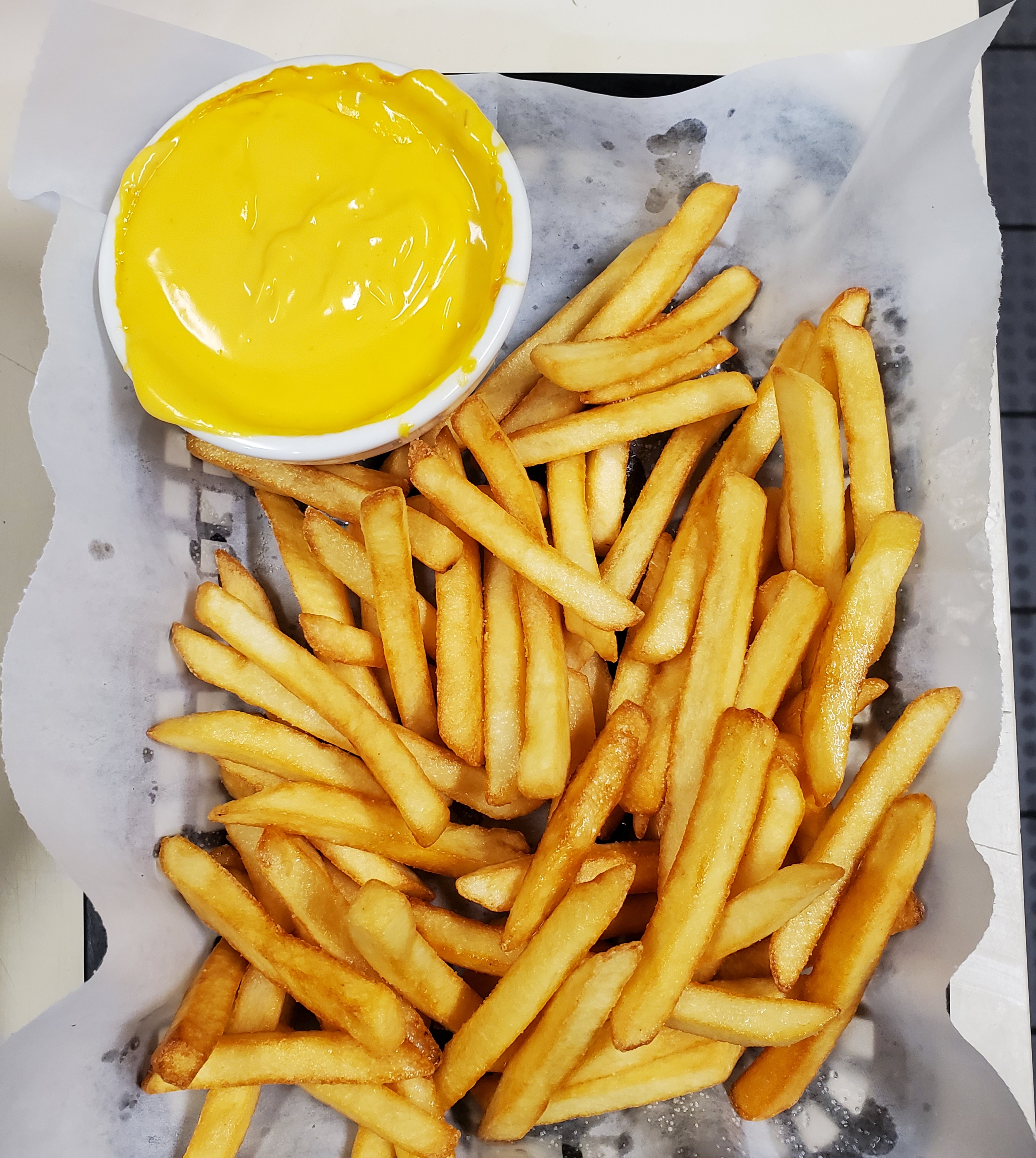Order Cheese Fries food online from Dan Dee Bar & Grill store, Binghamton on bringmethat.com