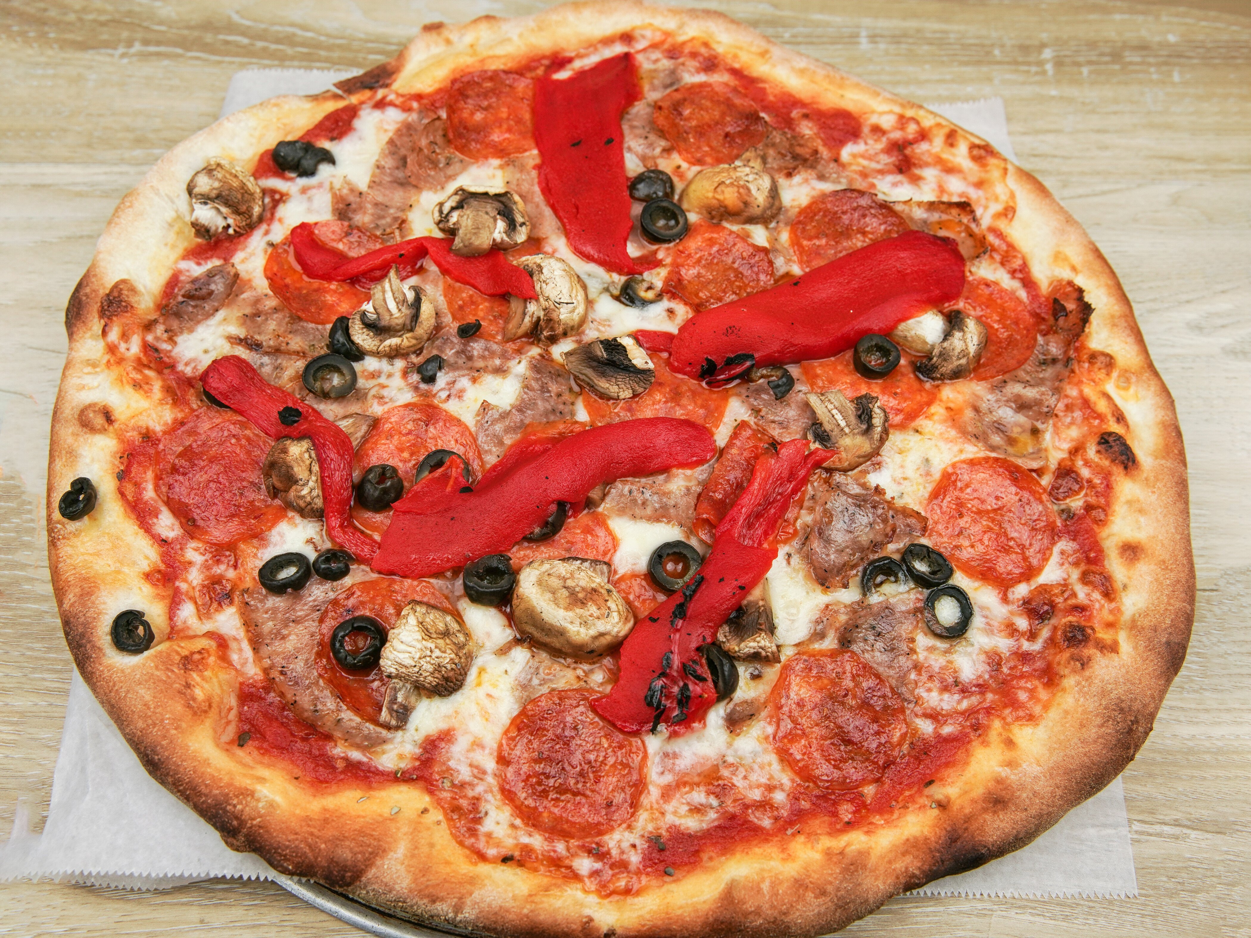 Order House Special Pizza food online from Bronx Pie Pizza store, Poughkeepsie on bringmethat.com