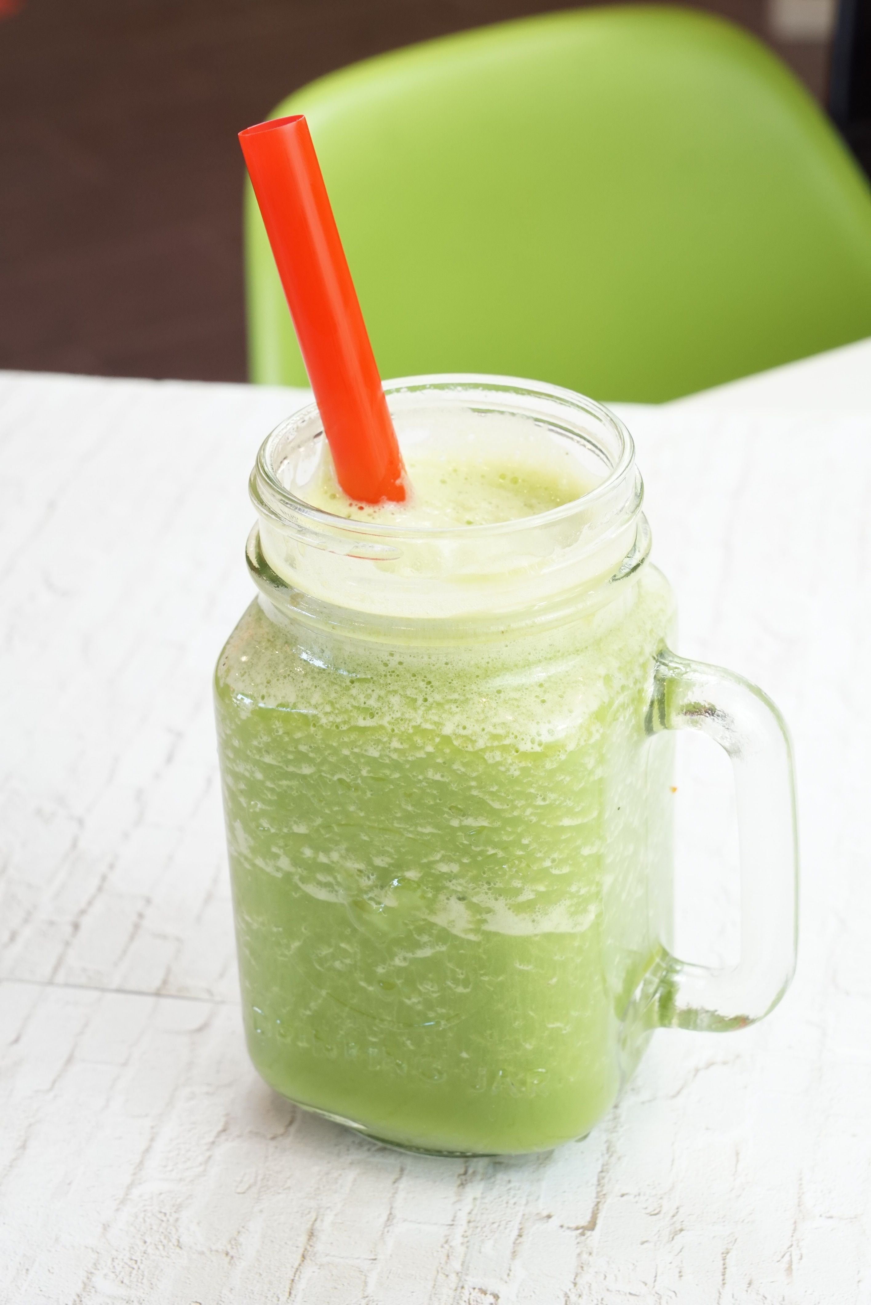 Order Green Matcha Smoothie 16oz food online from Freshmix Salads, Wraps & Bowls store, New York on bringmethat.com