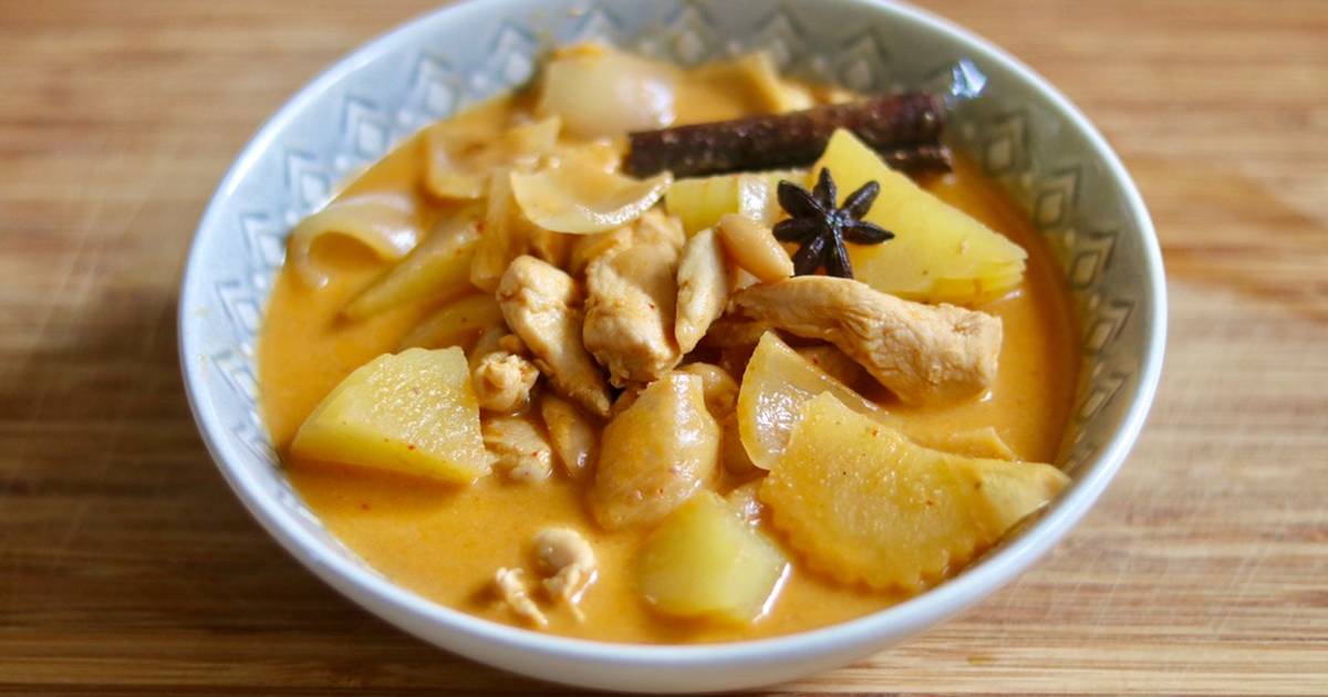 Order Massaman Curry* food online from Lan Larb store, New York on bringmethat.com